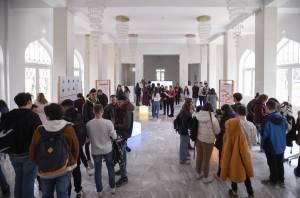 Отворена изложбата „Стаклена соба: Погрешни информации и манипулации на интернет“ во Куќата на Европа во Битола