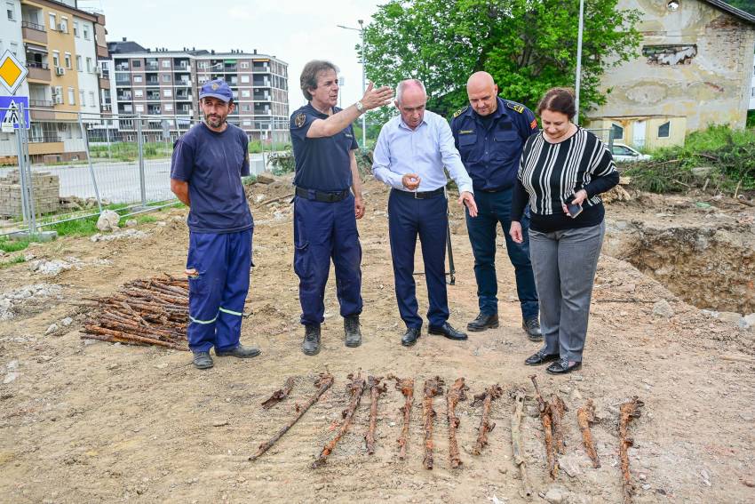 Над 100 ПУШКИ пронајдени во касарната каде се гради новиот противпожарен дом во Битола