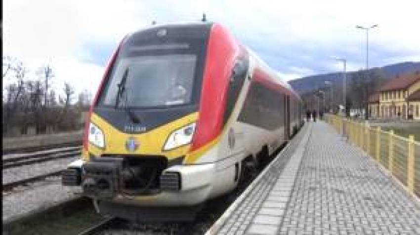 Возот од Скопје за Битола се расипал кај Богомила, па патниците се вратиле со комбиња