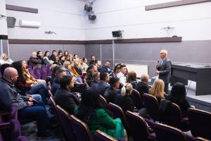 Коњановски на средба со просветните работници - Вложување во спортските игралишта, заштеда на електрична енергија, поставување на фотоволтаици на училиштата