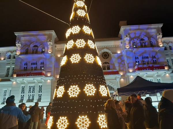 Со „Фолтин“ започна „Зимската приказна“ пред Офицерскиот дом во Битола
