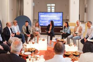 КАФЕ СО АМБАСАДОРИ - ДИЈАЛОГ ЗА ИДЕНТИТЕТ, КУЛТУРА И ЕВРОПА