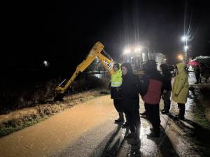 Градоначалникот Коњановски во поплавените подрачја во Битолско - екипите работат на санирање на состојбите