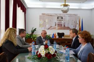 Ерик Мејер, заменик шефот на мисијата во Амбасадата на САД во посета на Општина Битола