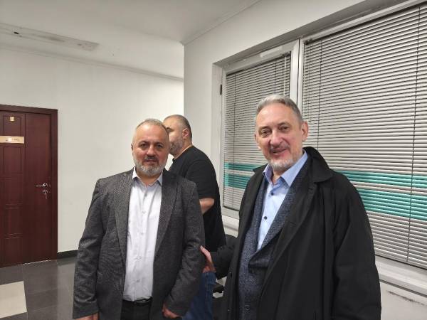 Екс премиерот Љубчо Георгиевски дојде во судот во Битола да даде поддршка на „Блгаринот“ Љупчо Георгиевски