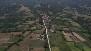 Малолетничка од Канино фатена со марихуана и грутчеста материја, била во друштво со повозрасен маж