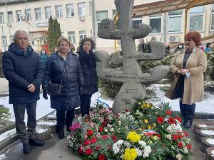 Трагедиите од минатото да не се повторат во денешницата- порака од комеморацијата за битолските Евреи (фото)