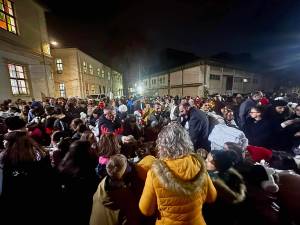 Битола во празнична магија - голем училишен базар во ООУ"Гоце Делчев" Битола