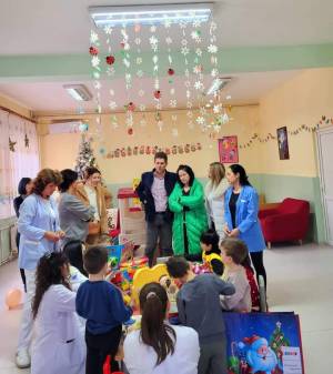 Средствата од новогодишниот базар Форумот на жени на СДСМ ги донираше во  хуманитарни цели