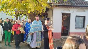 (Фото)Во Битола бројни верници ги пречека светите мошти на Света Недела во црквата &quot;Света Недела&quot;