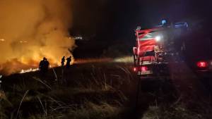 10 возила и 40 пожарникари од ТППЕ Битола 48 часа без прекин гасат пожари